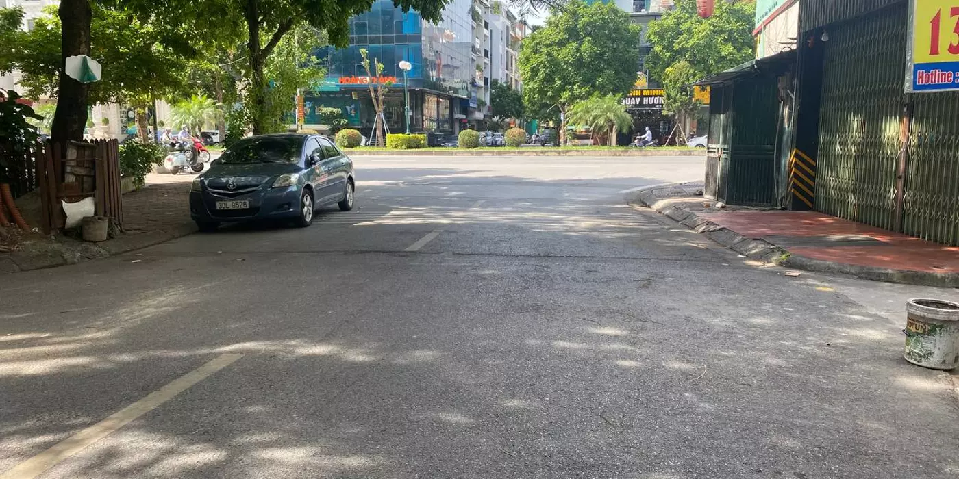 Bán 30m2 đất kinh doanh mặt phố Ái Mộ, Bồ Đề, Long Biên