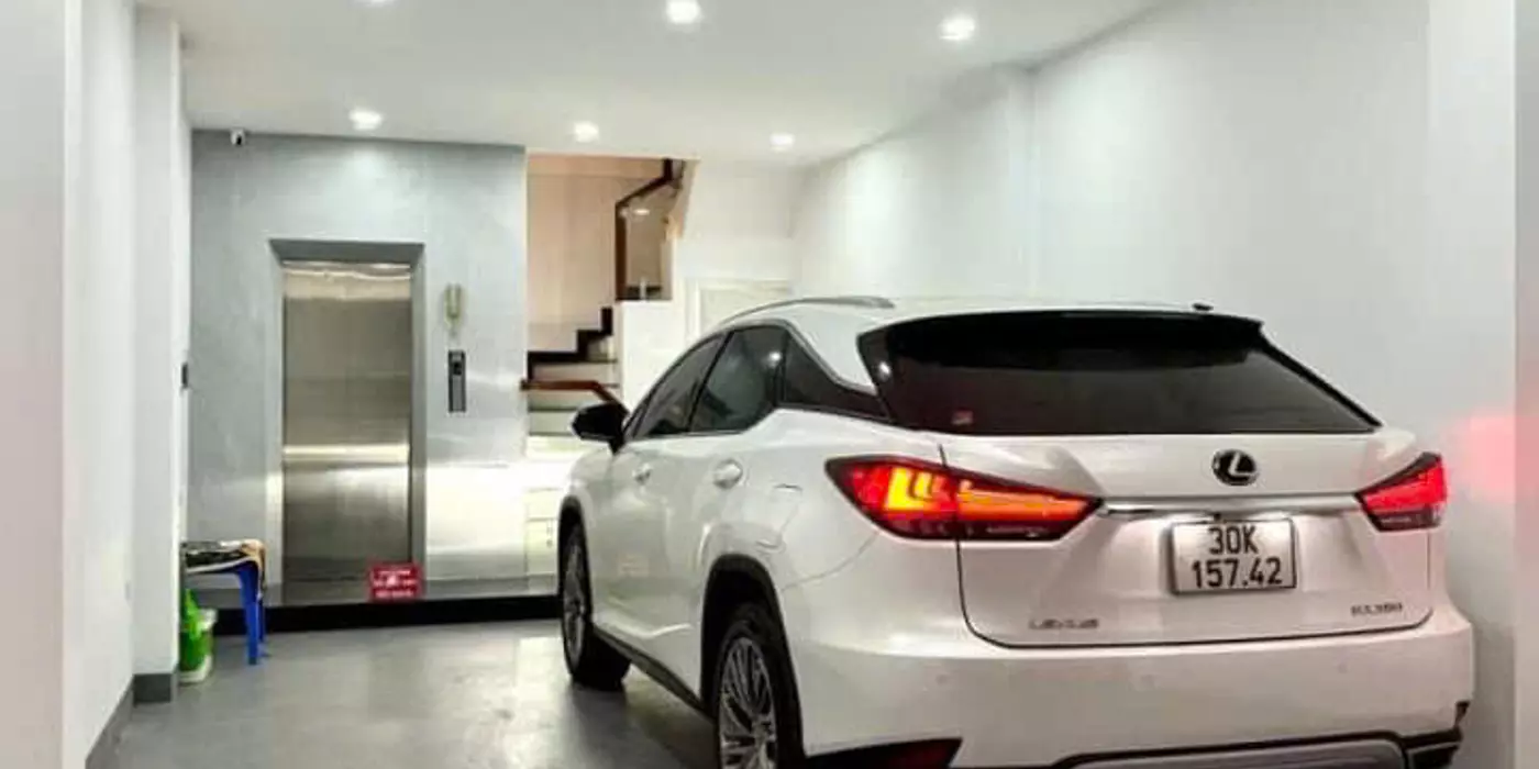 SANG SỊN TẠI NGỌC LÂM LONG BIÊN 38 M x 7 TẦNG - CHỈ  10.2 TỶ. CÓ 

BỚT Ô TÔ VÀO NHÀ - KINH DOANH