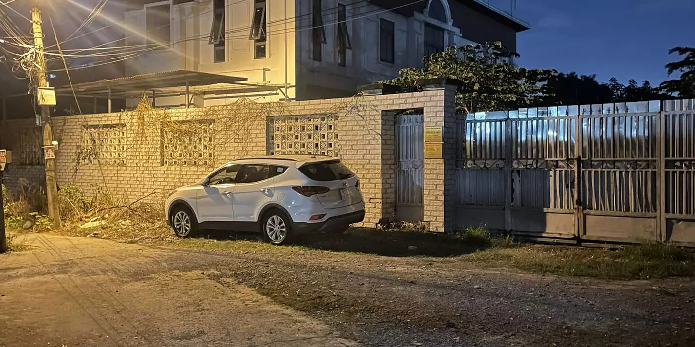 NHÀ NGAY NHÀ VĂN HÓA THIẾU NHI - HẺM XE HƠI VÔ NHÀ - CÁCH CHỢ HÓC MÔN 200M - ĐI BỘ RA SIÊU THỊ