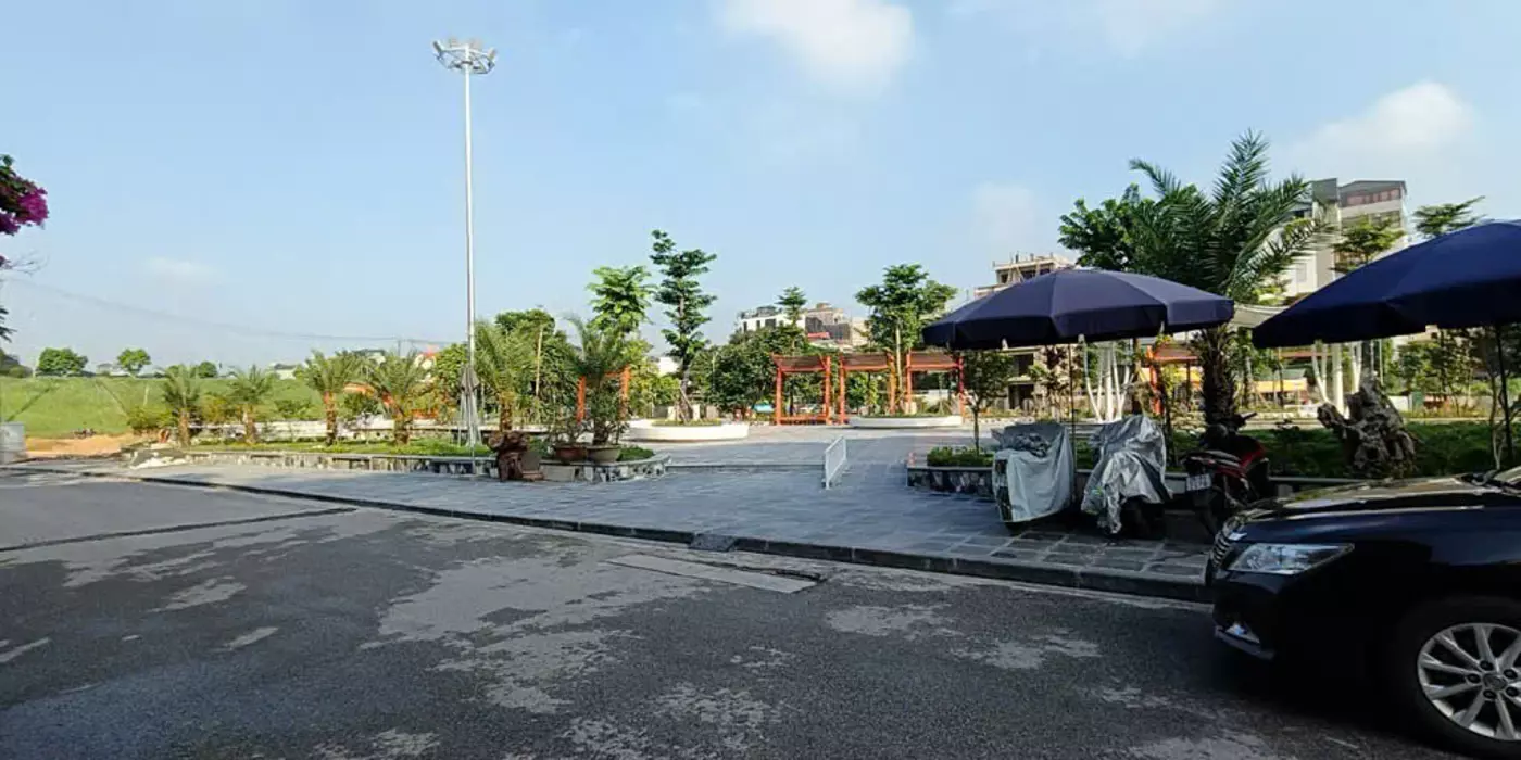 Ngôi nhà tọa lạc tại trung tâm Ngọc Thụy, Long Biên, gần đường 40m, nằm trong khu vực xung quanh