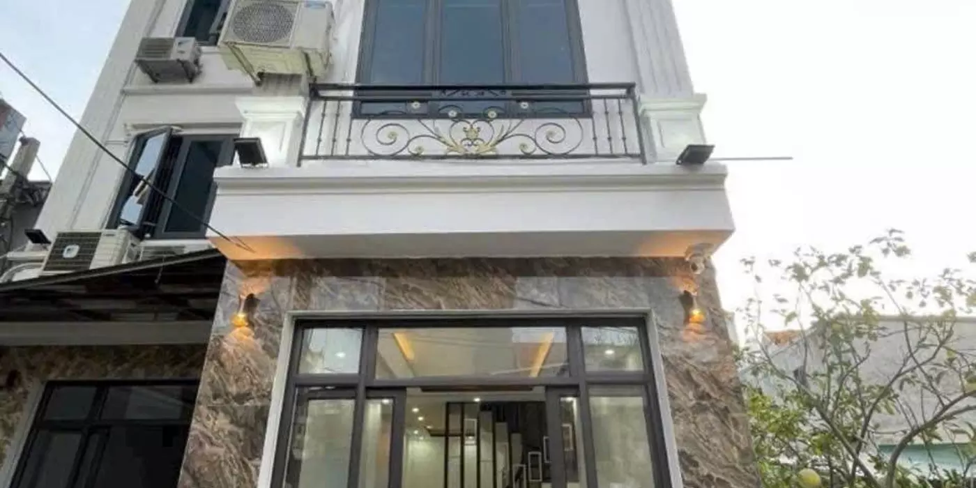 Cần bán nhà 4.5 tầng, đã đầy đủ nội thất, diện tích 37m, ô tô cách 20m giá 4.5 tỷ