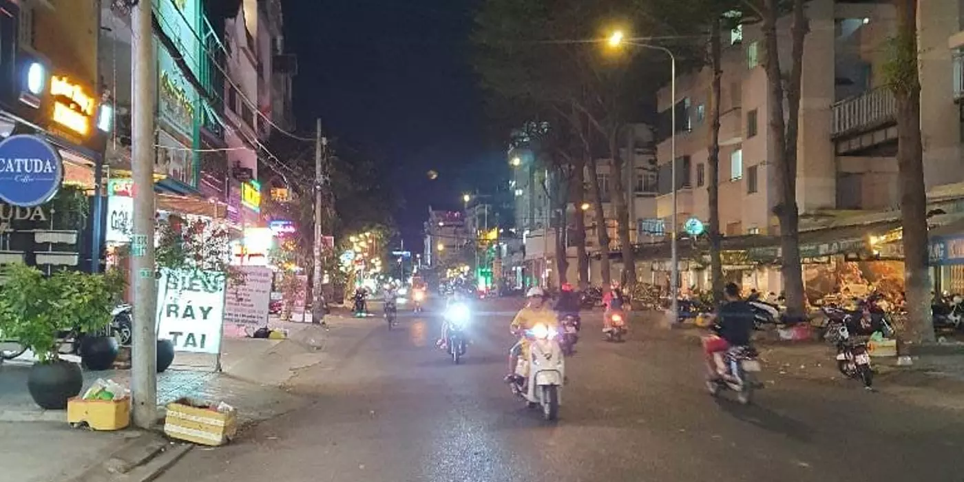 MẶT TIỀN KHU VIP TÊN LỬA, VỊ TRÍ ĐẮC ĐỊA,  KD SẦM UẤT - 5MX18M - 4 TẦNG KIÊN CỐ