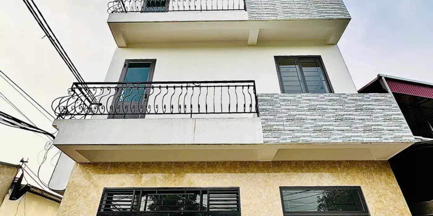 Tìm đâu 1 căn nhà đẹp hơn 
2 mặt tiền rộng rãi căn góc 5 tầng xây mới ô tô đỗ cửa ngõ to thoáng