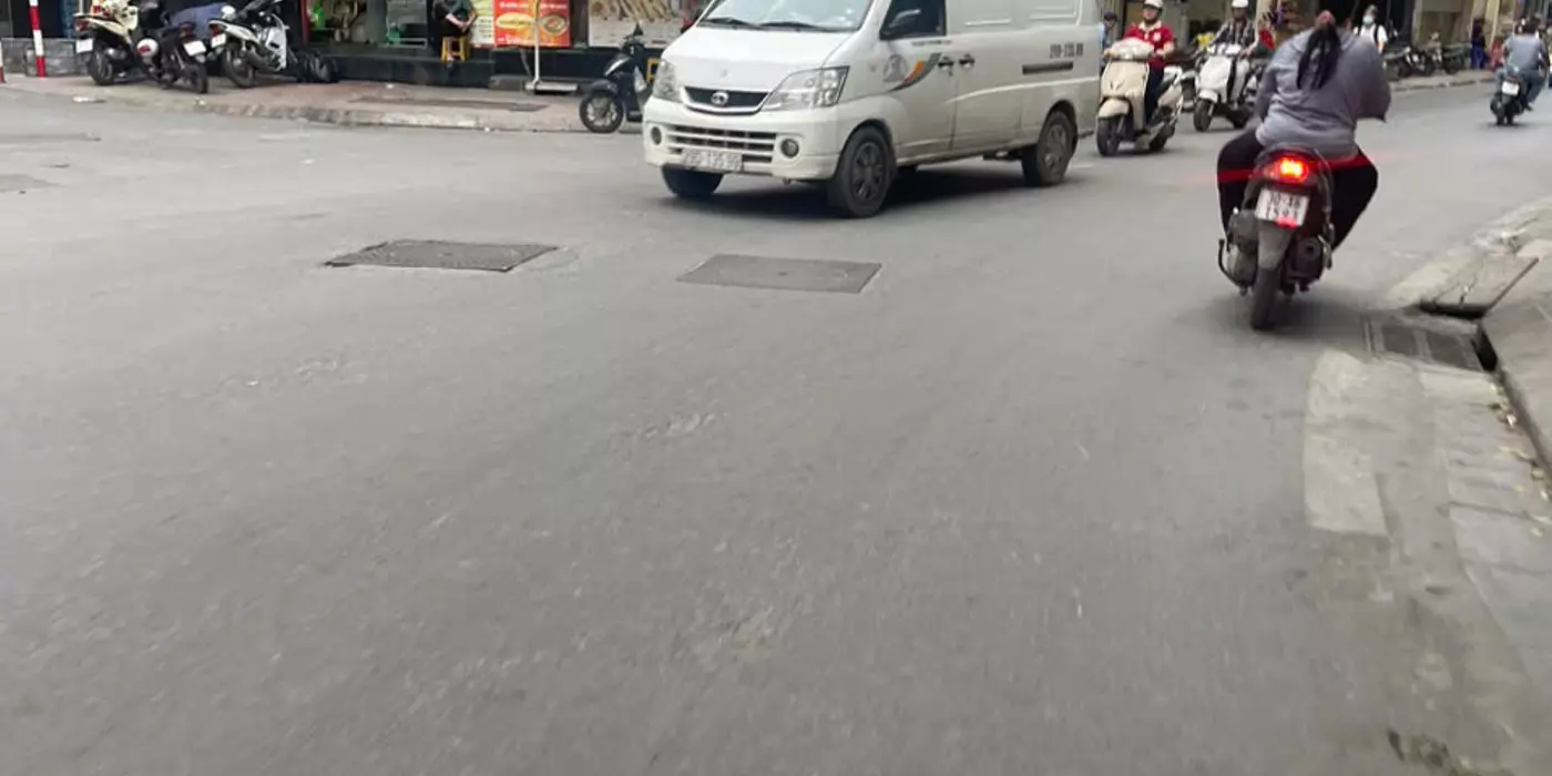 Ông anh cần tiền bán gấp nhà c4
 82,5m2  kv an trạch cát linh
 nhà cách 15 đi ra mặt phố