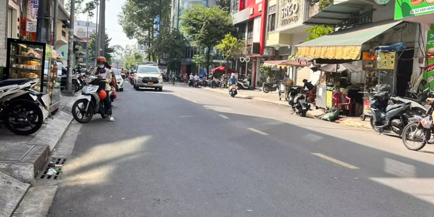 Bán nhà Sư Vạn Hạnh Quận 10 chỉ 4.8 tỷ, 1 căn ra mặt tiền, khu vực trung tâm, pháp lý chuẩn.