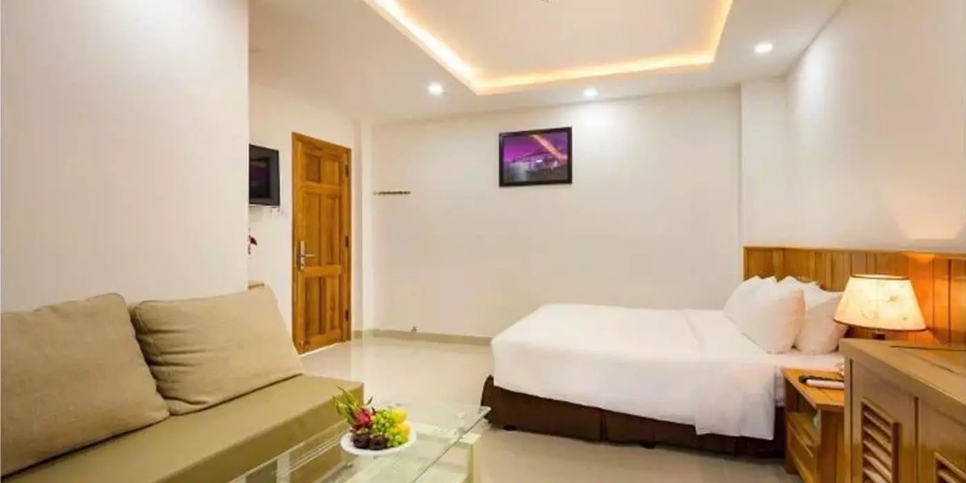 Bán khách sạn mới hẽm oto phố Tây, khu phố tập trung khách du lịch, cách biển chỉ 500m
