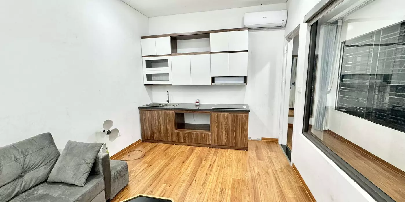 Trung tâm quận Đống Đa, có căn hộ view hồ cho thuê