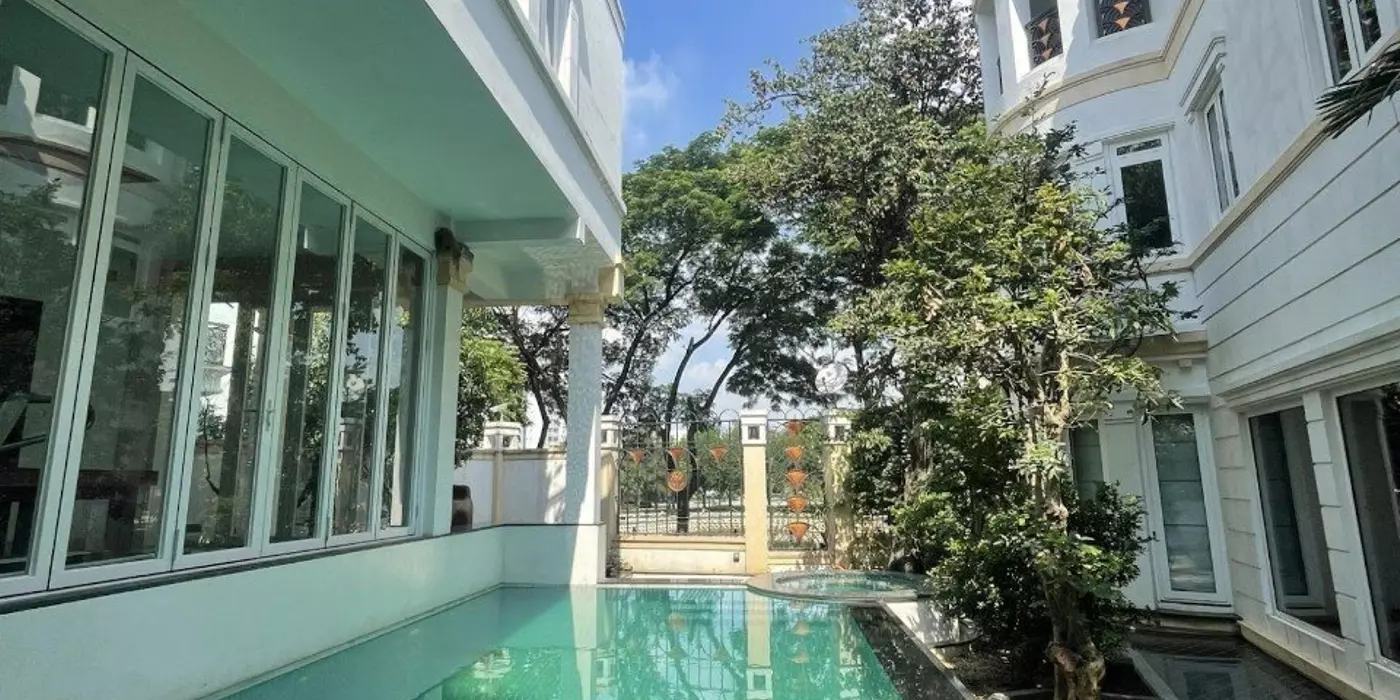 Bán gấp bán rẻ biệt thự Compound Trần Não, DT 230m2, sân vườn full nội thất, giá 37.99 tỷ