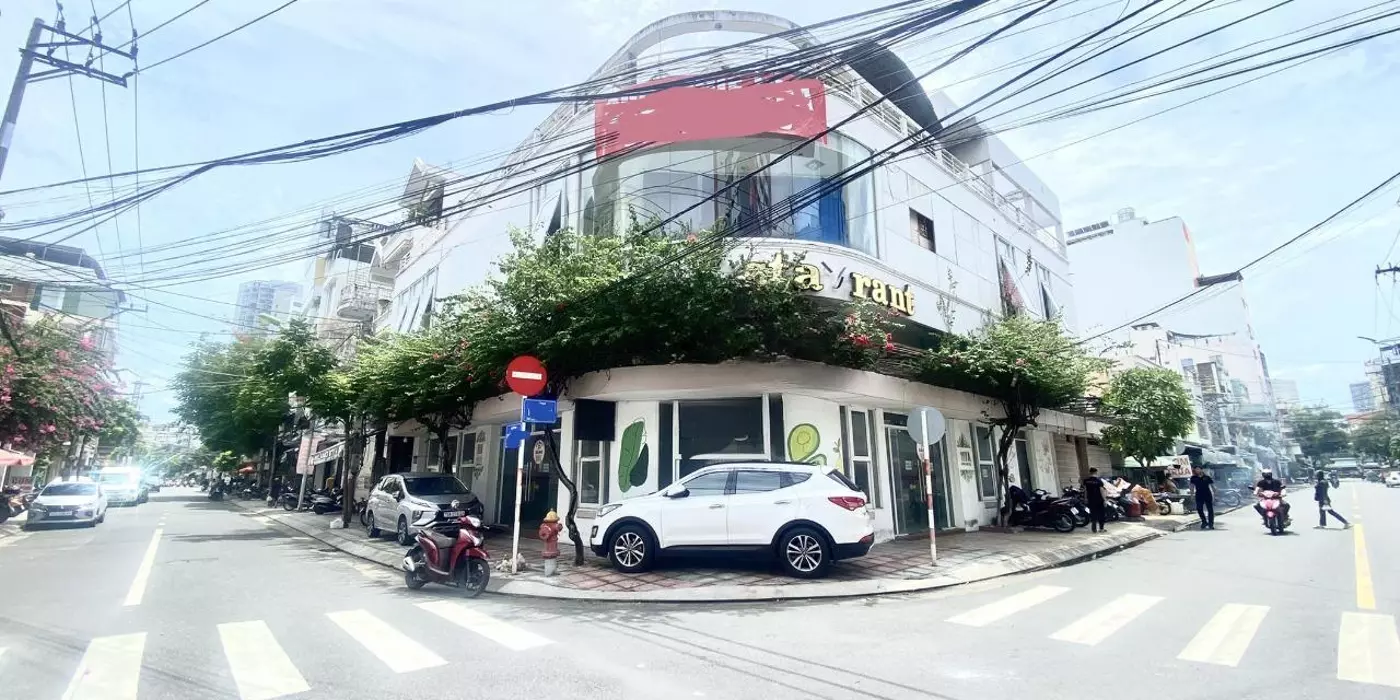 CHO THUÊ TOÀ NHÀ GÓC NHA TRANG SIÊU RỘNG 1000M2 TTTP GIÁ 75 TRIỆU/THÁNG