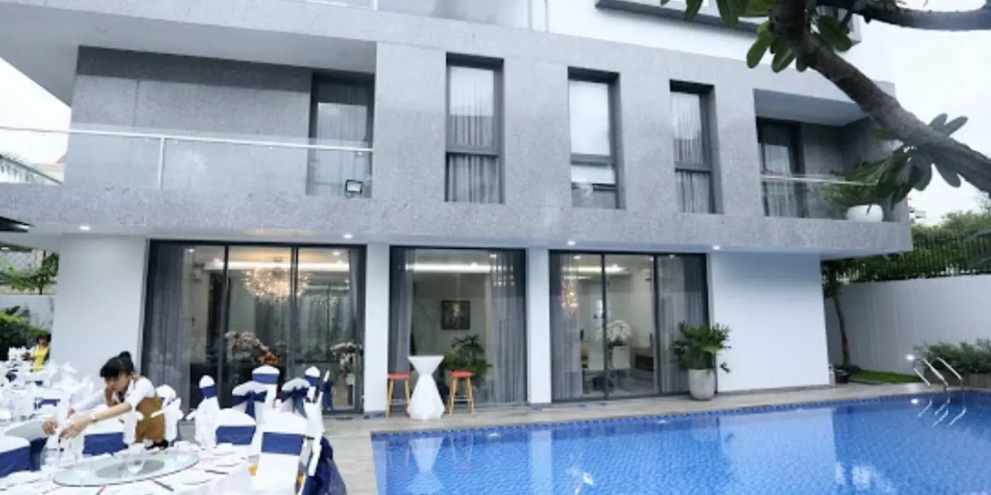 Biệt thự đẹp như tranh kế bên trường BIS Nguyễn Văn Hưởng, DT 10x21 CN 220m2, giá tốt LH 0943769368
