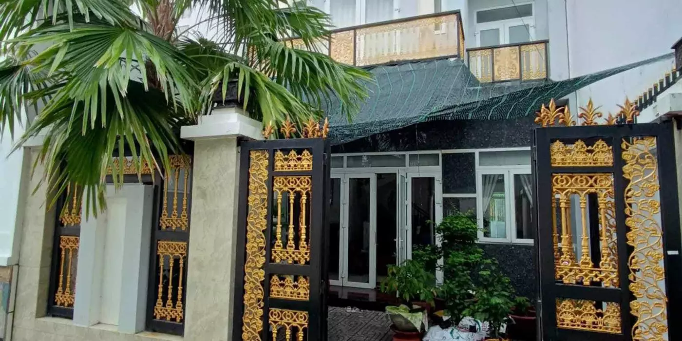 BIỆT THỰ SÂN VƯỜN SANG TRỌNG TẶNG NỘI THẤT, 145M2, SÁT MT LÊ THỊ LƠ.