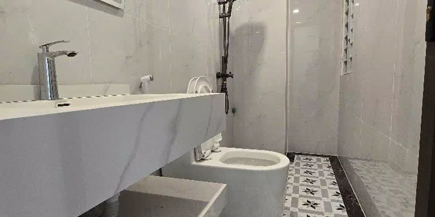 NHÀ ĐẸP NGUYỄN VĂN CỪ , OTO ĐỖ CỔNG , BÃI GỬI XE OTO GẦN NHÀ , TIỆN ÍCH BAO QUANH