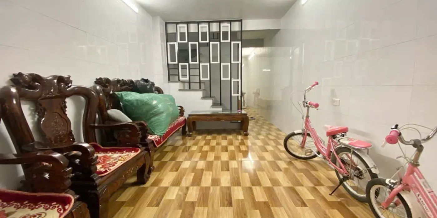Bán nhà Hoàng Đạo Thành ô tô cạnh nhà 28/35m2 xây 3 tầng,MT 3m giá 5.5 Tỷ
