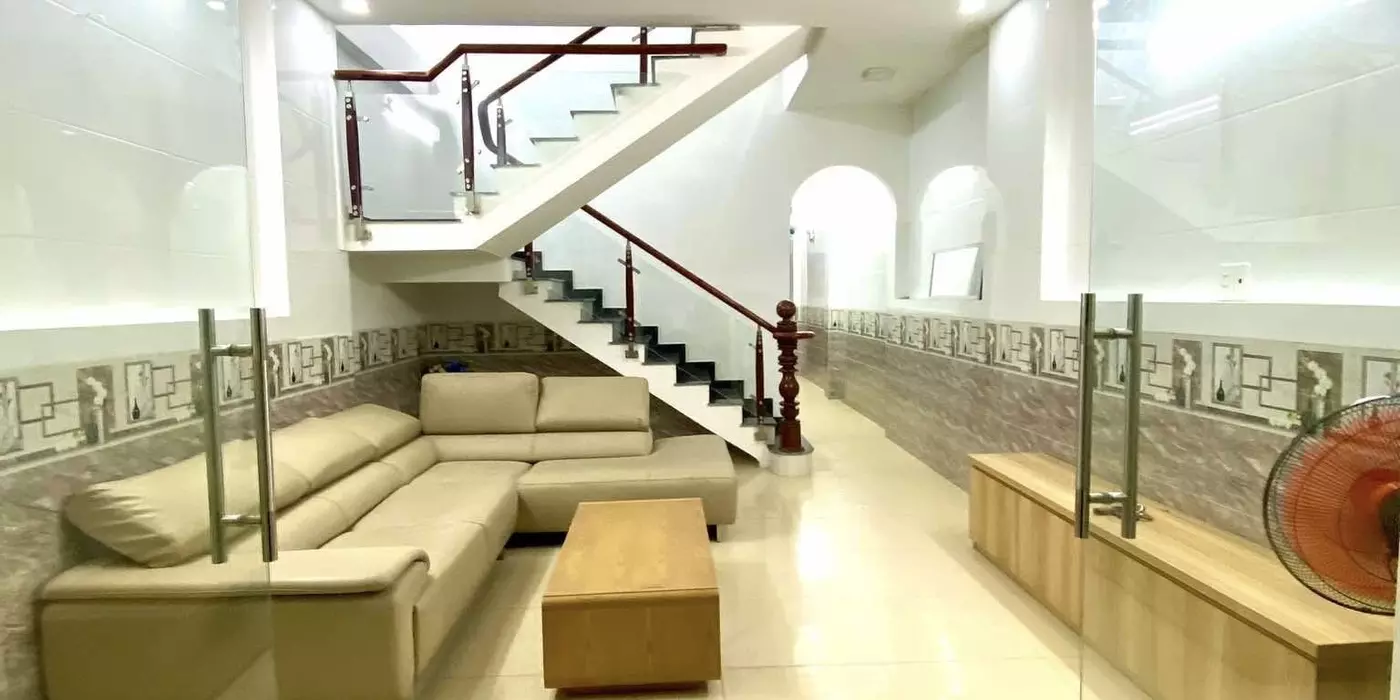 BÁN NHÀ 2 TẦNG - MẶT TIỀN ĐƯỜNG NHỰA LÊ THỊ HỒNG GẤM CÓ VỈA HÈ - VỪA Ở VỪA KINH DOANH.
