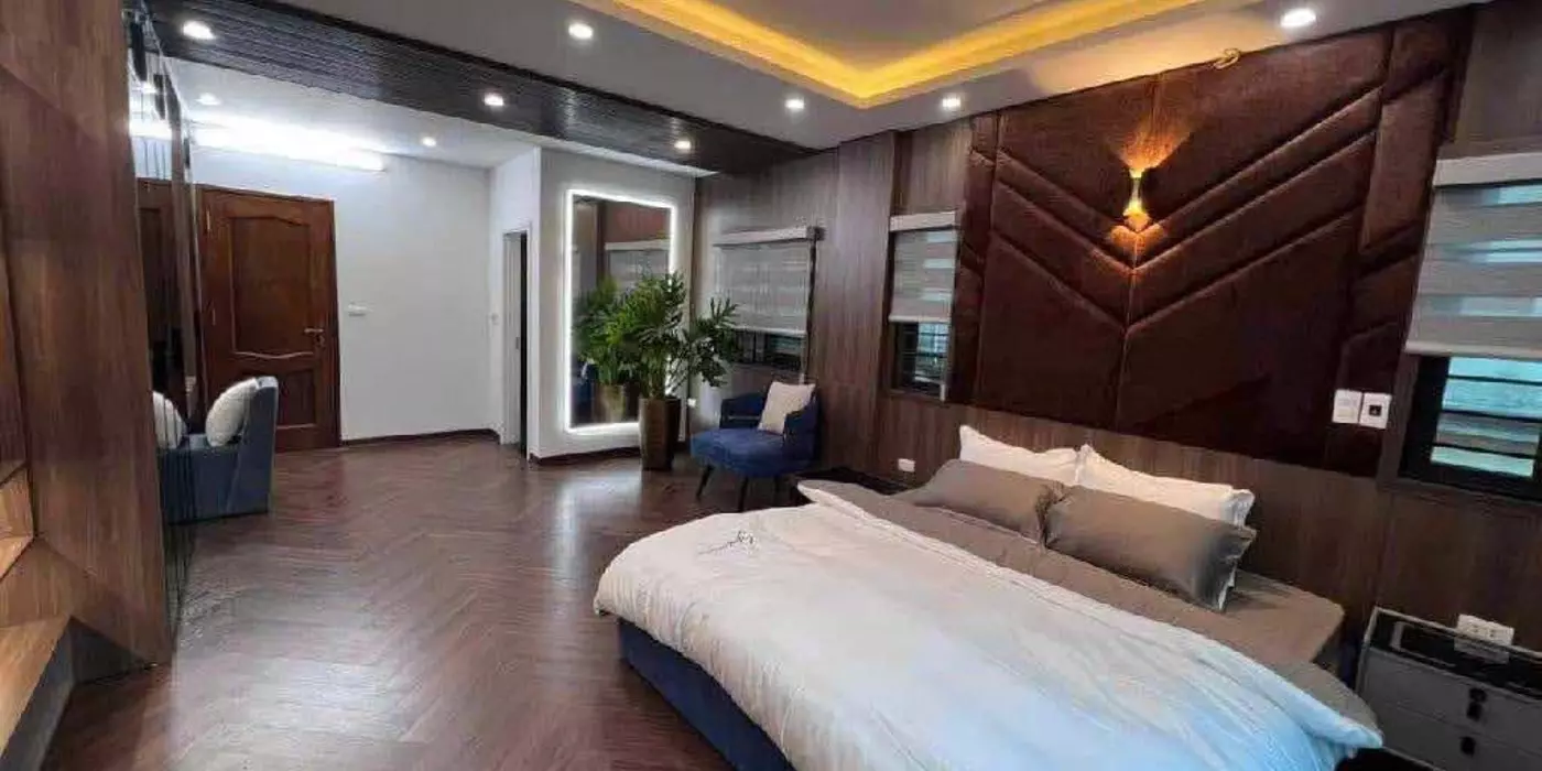 Bán gấp nhà 4 tầng lô góc mặt tiền quận Tây Hồ