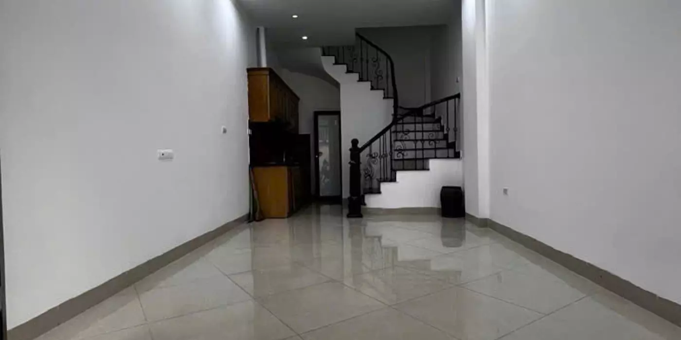 CĂN NHÀ ĐẸP, NGÕ THÔNG, CÁCH 40m RA ĐƯỜNG OTO - KHU VIP GIA THUỴ 
nhà đẹp, ngõ thông các ngả, tặng