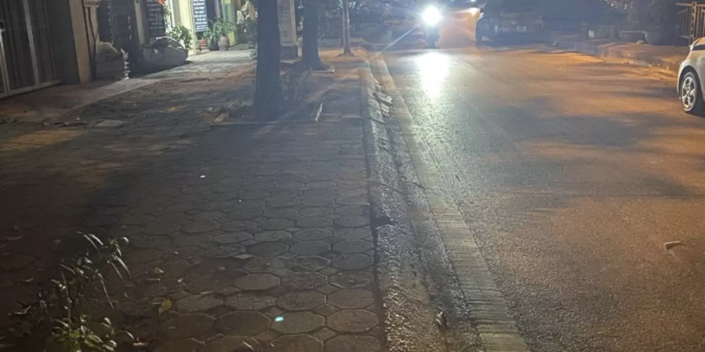 Bán siêu phẩm giải phóng 220M tặng nhà ngõ to như phố hoàng mai