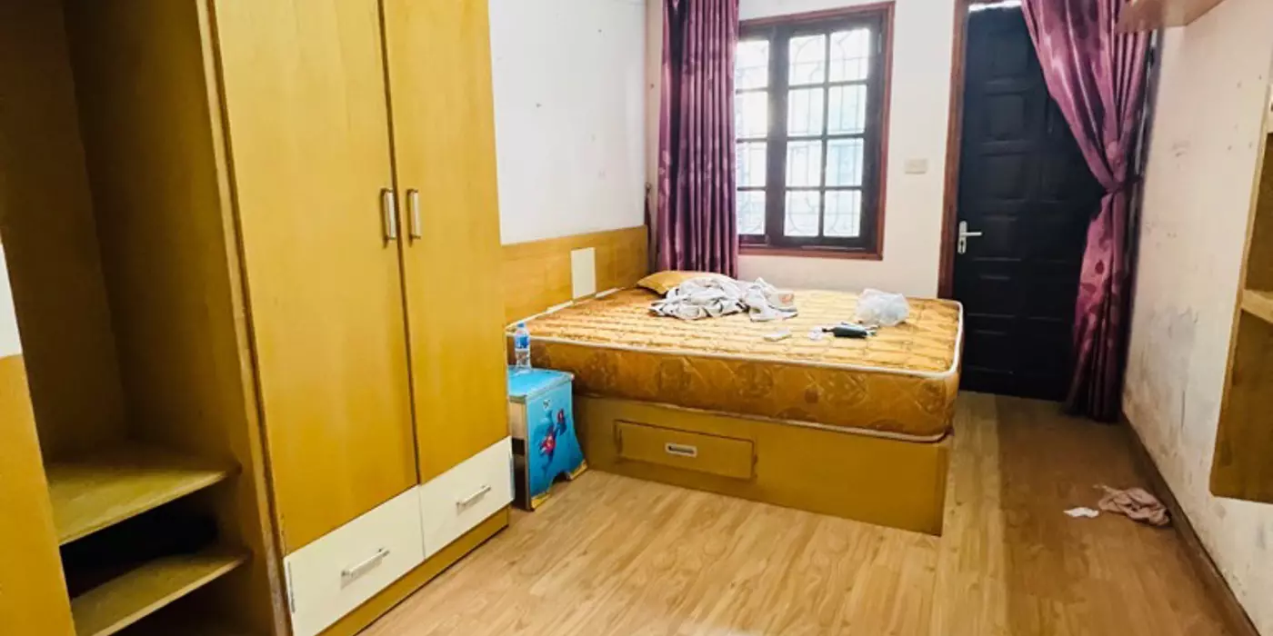 Bán nhà Lạc Long Quân, ngõ Ô Tô nhỏ, 100m đường lớn ,gần Hồ Tây 35m2 3 tầng 7,6 tỷ