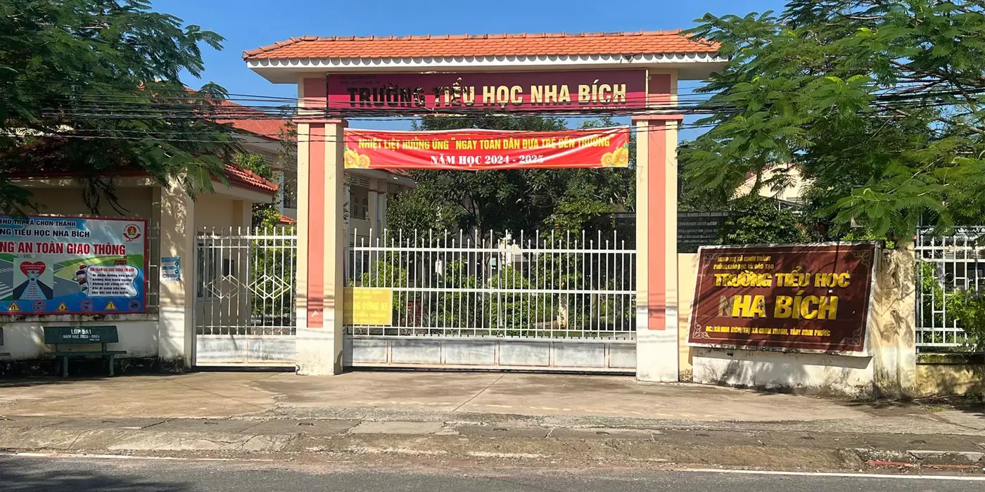 Anh chị nhà càn bán gấp mấy lô xác trường học Nha Kích giá 990 triệu còn thương lượng