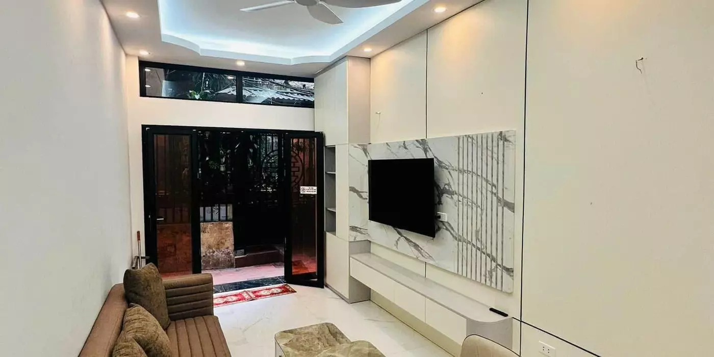 BÁN NHÀ NGÕ TOÀN THẮNG ĐỐNG ĐA NHÀ ĐẸP CHỈ VIỆC SÁCH VA LY VỀ Ở NGÕ NÔNG Ô TÔ GẦN NHÀ 30M 5 TỶ