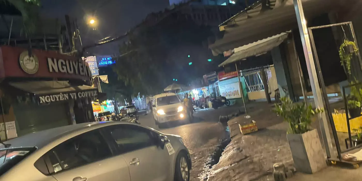 Vị trí cực vip sư vạn hạnh - nhà cũ tiện xây mới - hẻm xe hơi đậu cửa gần Mall Q10 - BV nhi đồng