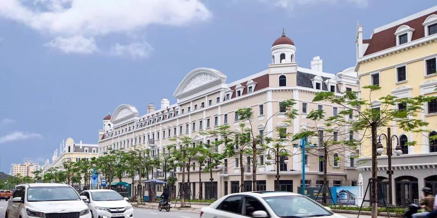 Bán cắt lỗ 4.5 tỷ căn shophouse 5T view biển trung tâm du lịch Bãi Cháy Hạ Long giá 9.7 tỷ sổ đỏ