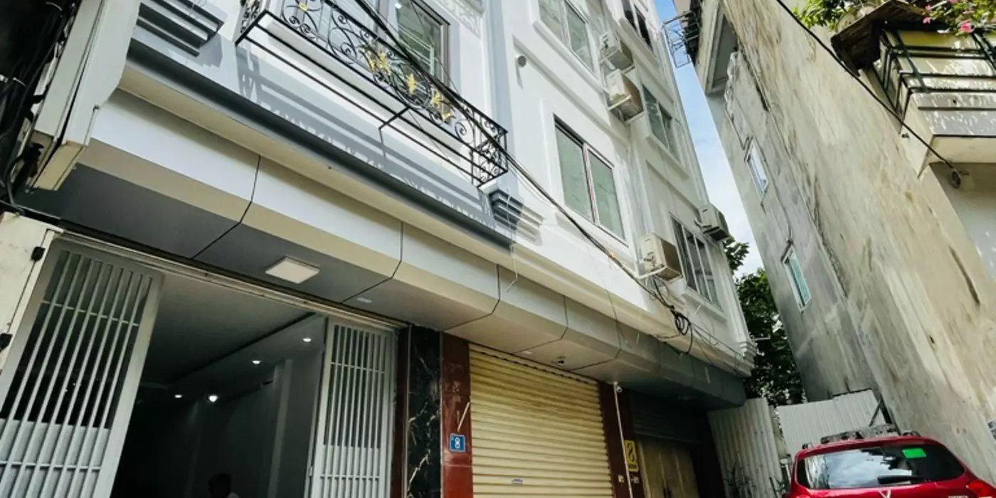 Bán nhà Lạc Long Quân, ngõ Ô Tô nhỏ vào nhà, 5 phút ra Hồ Tây 37m2 5 tầng 8,15 tỷ