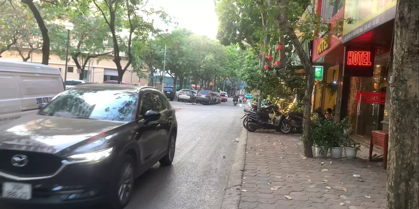 BÁN NHÀ 5 TẦNG TRƯƠNG CÔNG GIAI, SỔ VUÔNG, 2 THOÁNG, 10M RA PHỐ. 7,2 TỶ