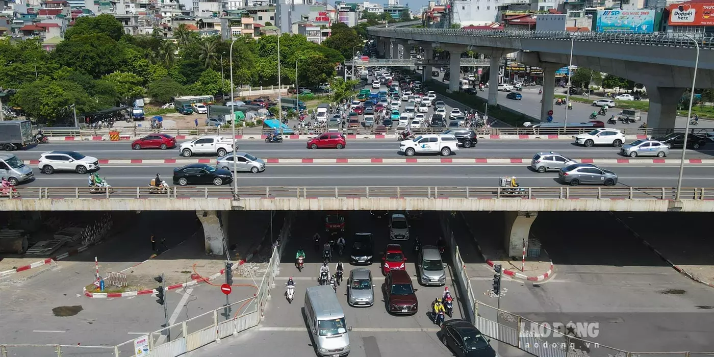 NGÃ TƯ XUÂN THUỶ - HỒ TÙNG MẬU TẶNG NHÀ  4 TẦNG - DÂN XÂY CHẮC CHẮN  Ở NGAY - SỔ PHÂN LÔ - NHỈNH 8