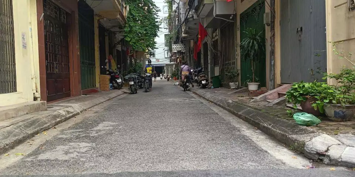 BÁN NHÀ 3T HOÀNG QUỐC VIỆT, DT 30M2, Ô TÔ TRÁNH VỈA HÈ, GẦN PHỐ, KINH DOANH VP/ Ở