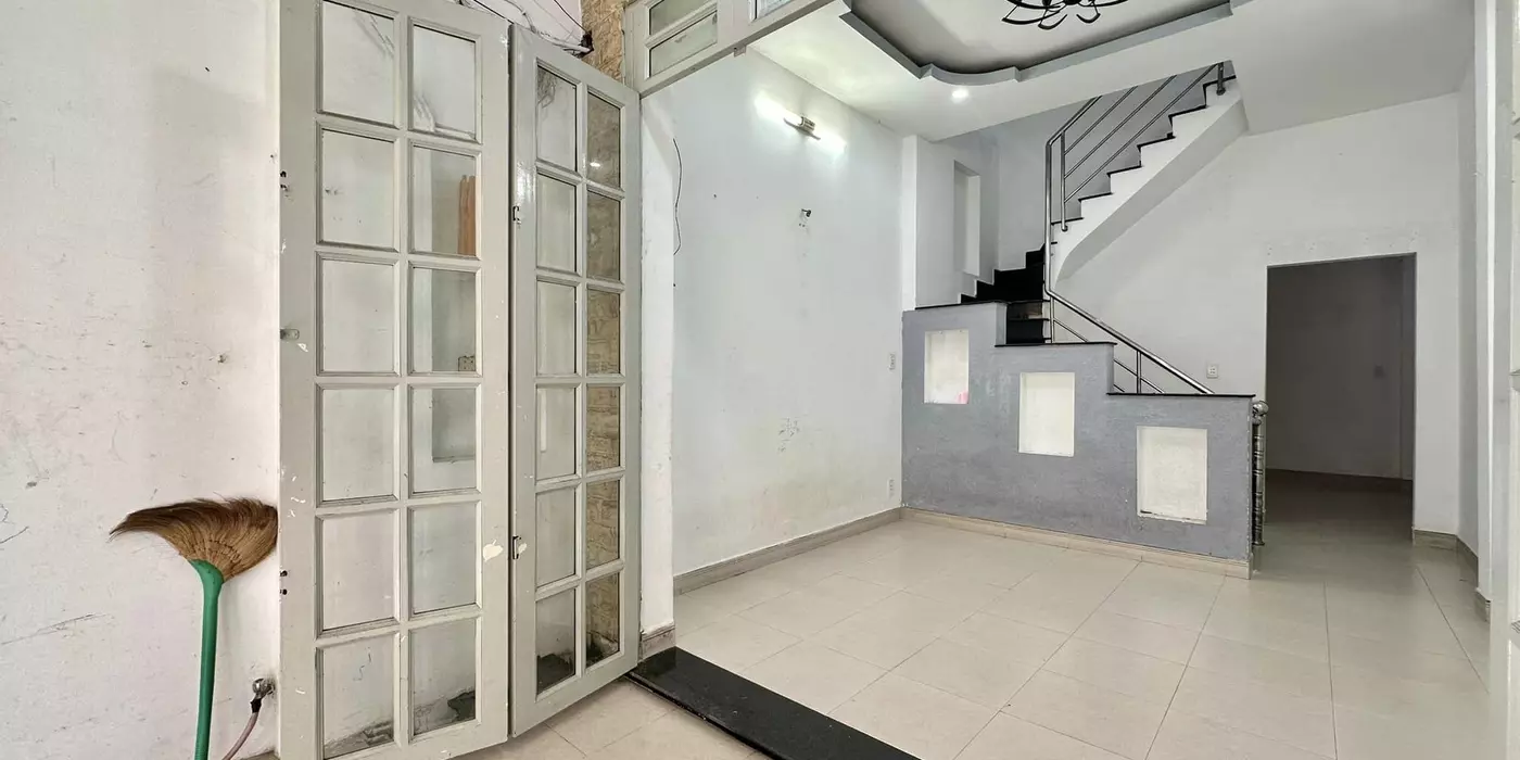 Nhà 5 Tầng Ngọc Lâm Long Biên, 30m², 3PN, Nội thất tiền tỷ, Giá Hấp Dẫn