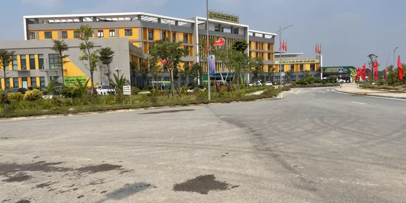 BÁN NHÀ 4 TẦNG  GẦN TRƯỜNG HỌC VIỆN NÔNG NGHIỆP.