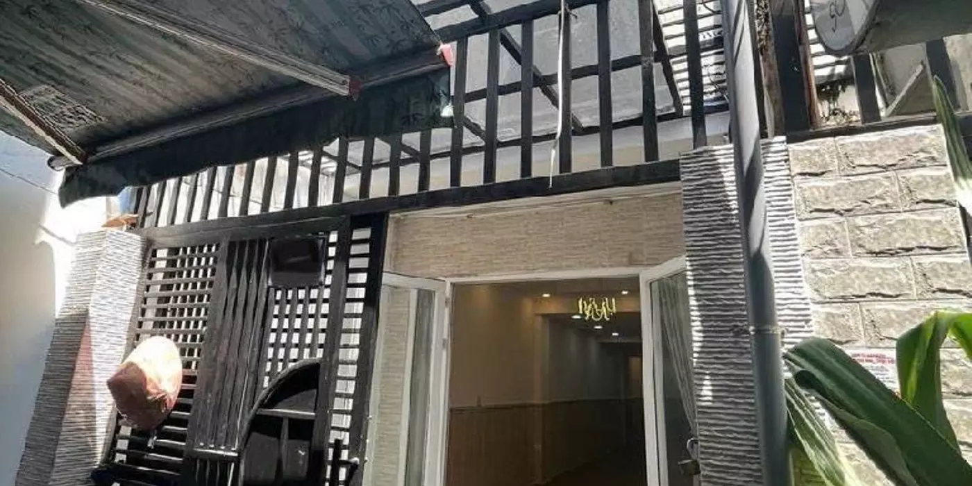 NHÀ 2 tầng đẹp Q10 - 55M2 - 10M ra đường lê hồng phong - hẻm thẳng 1 trục - Giá rẻ