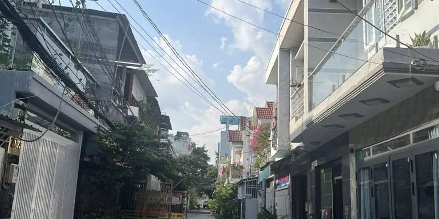Nhà 3 tầng 66m2 4x18, mặt tiền hẻm xe hơi thông 71 Đào Tông Nguyên, Thị Trấn Nhà Bè, chỉ 5.650 tỷ