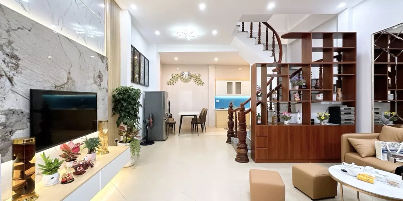 Nhà mình bán gần ngay cạnh sân bóng Ngõ Trại Cá, 200 mét ra chợ Đồng Tâm