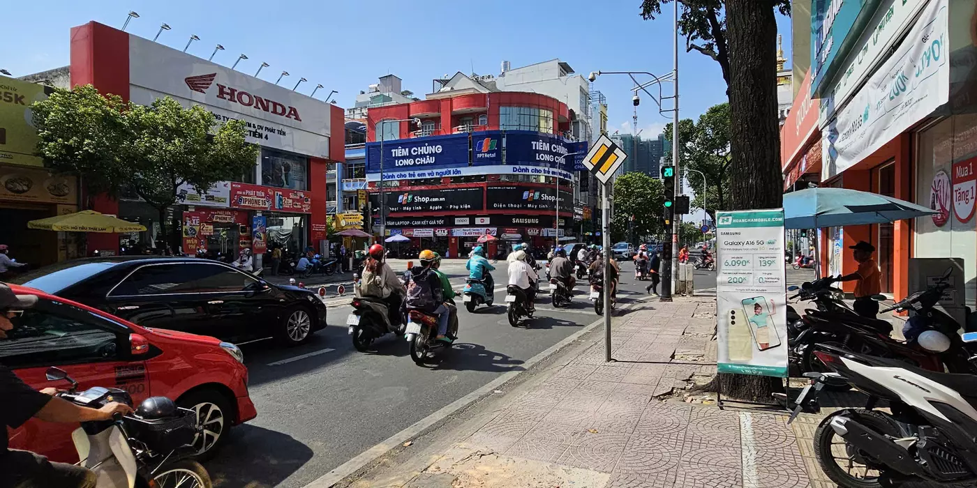 SÁT MẶT TIỀN KHÁNH HỘI Q4
XE HƠI NGAY NHÀ HƠN  2 TỶ