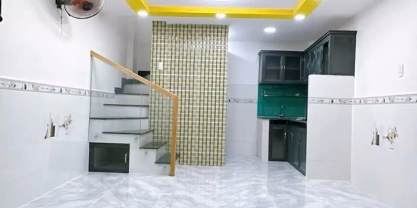 SÁT MẶT TIỀN 
Hẻm  thông rộng  Q4 
Ngang 3.8 Nở 4.2 Dài 5.8 m 
CÓ 2 TỶ X
