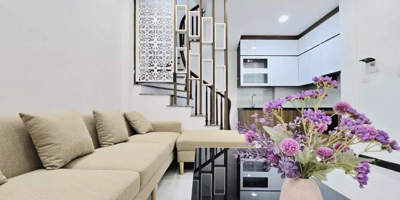 Vị trí cực đẹp Lĩnh Nam,NGÕ TO NHƯ PHỐ - CÁCH MỘT NHÀ RA OTO TRÁNH - NHÀ MỚI KÍNH KOONG