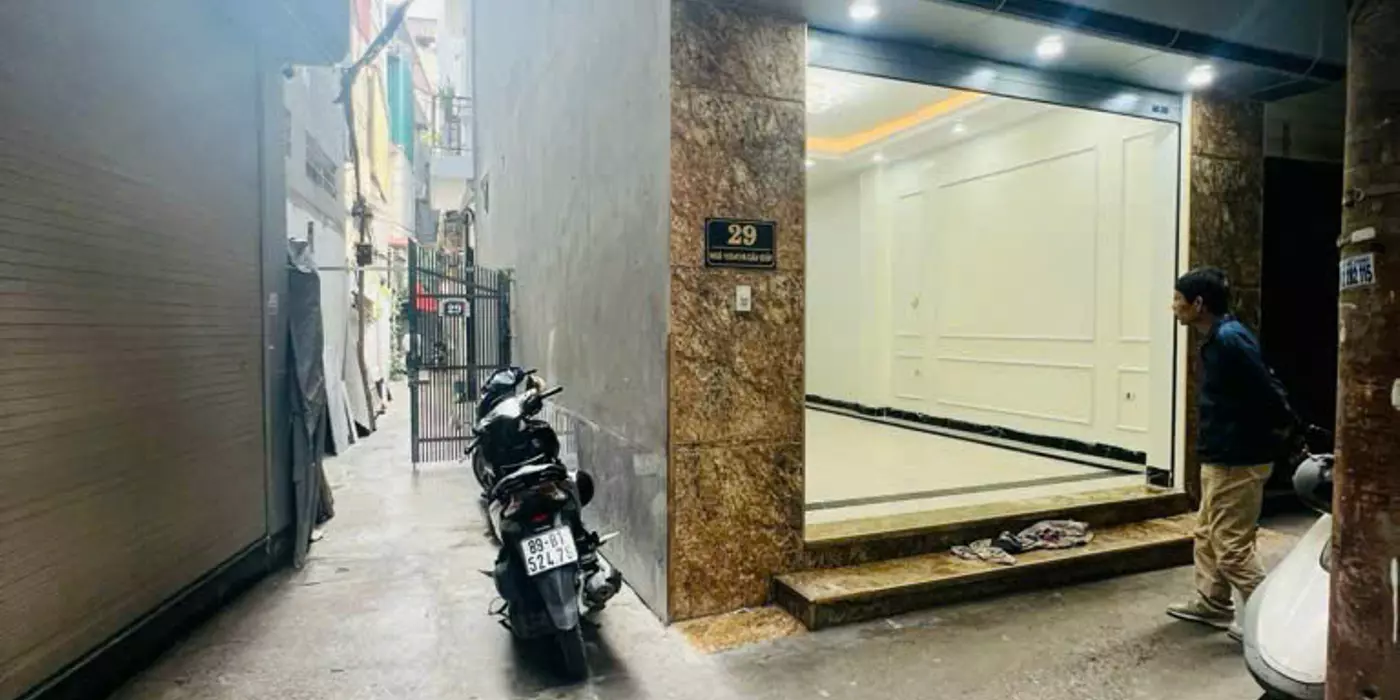 NHÀ 5 TẦNG MỚI TẠI TRƯƠNG CÔNG GIAI, LÔ GÓC, 10M RA MẶT PHỐ VỈA HÈ, Ô TÔ TRÁNH. 7,1 TỶ