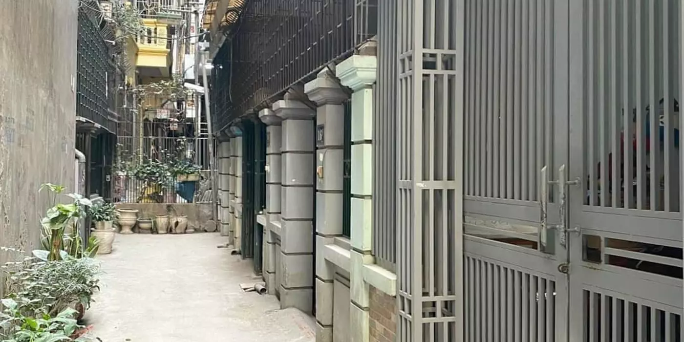 BÁN NHÀ PHỐ TRUNG KÍNH CẦU GIẤY - GIÁ HỜI 10,1 TỶ DT 51M. GẦN Ô TÔ - LÔ GÓC 3 MẶT THOÁNG