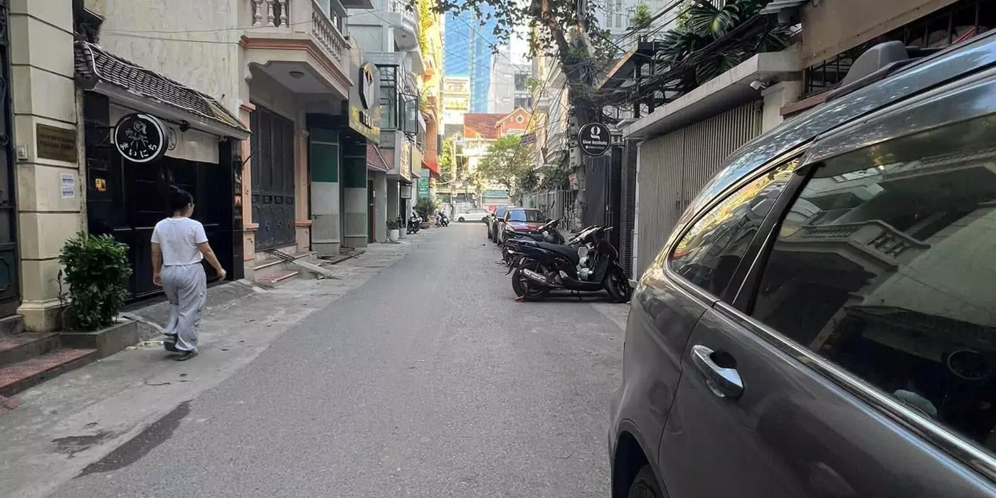 Nhà BA ĐÌNH 2 thoáng, Ô TÔ tránh, mặt tiền 8M.