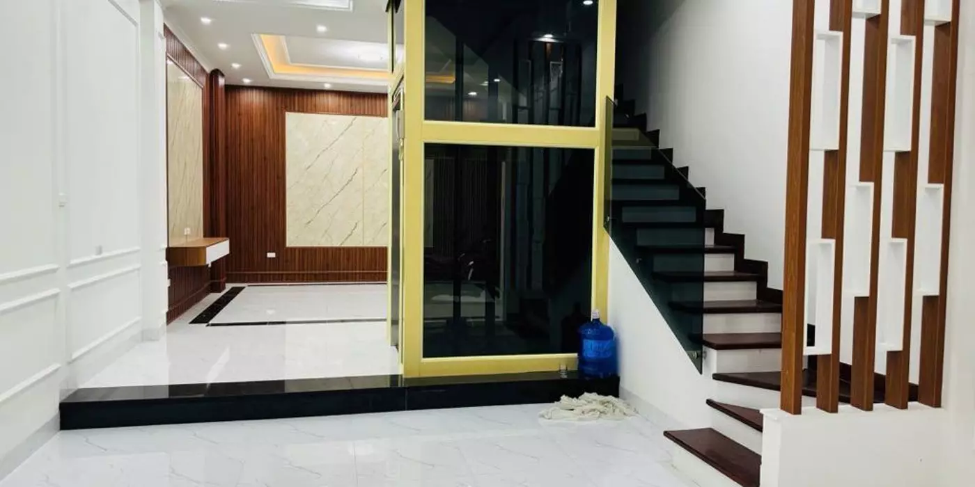 Bán Nhà Phân Lô Phố Lê Trọng Tấn - Gara Ô Tô, Thang Máy, DT 57m², MT 4.9m - 19 Tỷ Hơn.