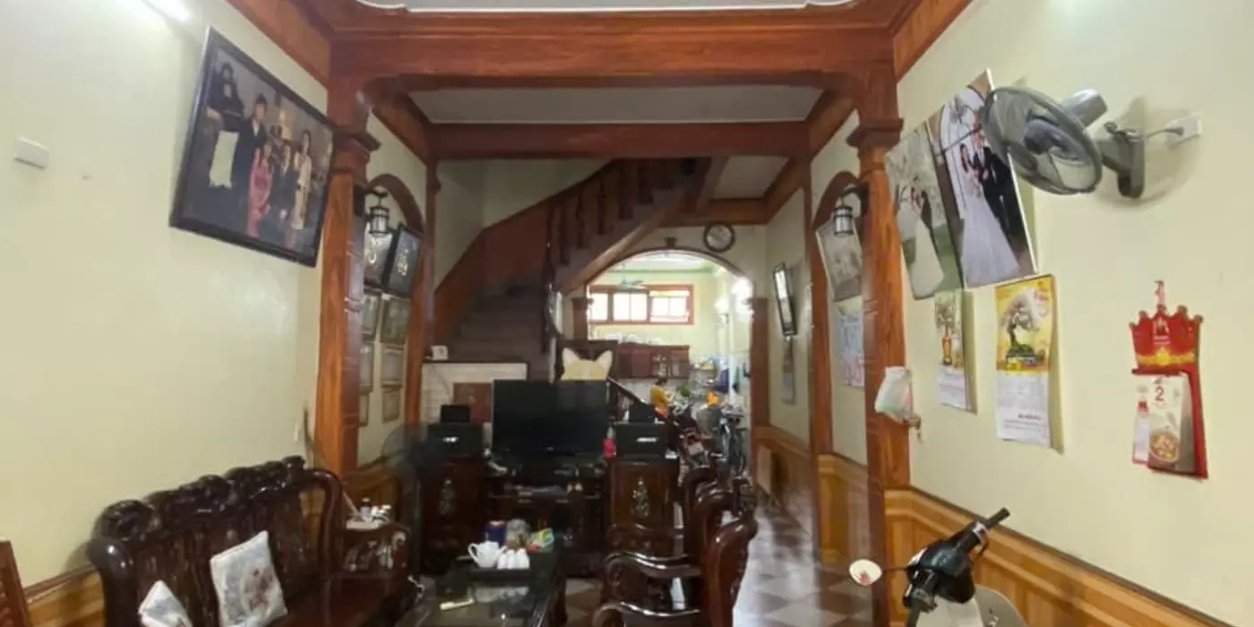 Bán nhà 4 tầng  mặt phố  đường Trần Nhân Tông phường Đề Thám, diện tích 56m2, mt 4m.