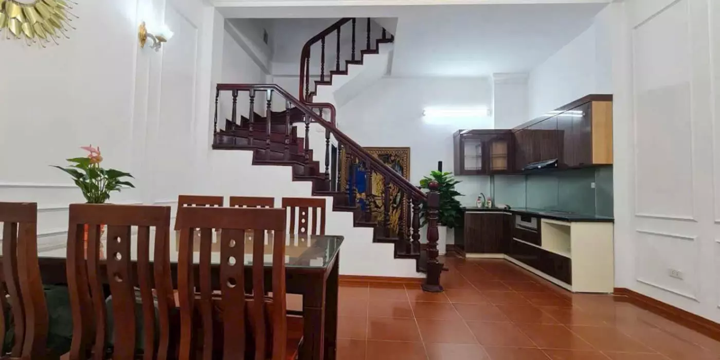 Bán nhà phố Linh Lang Ba Đình  dt 32m, 5 tầng, mặt tiền 5,1m giá 10,8 tỷ ( thương lượng ) nhà đẹp