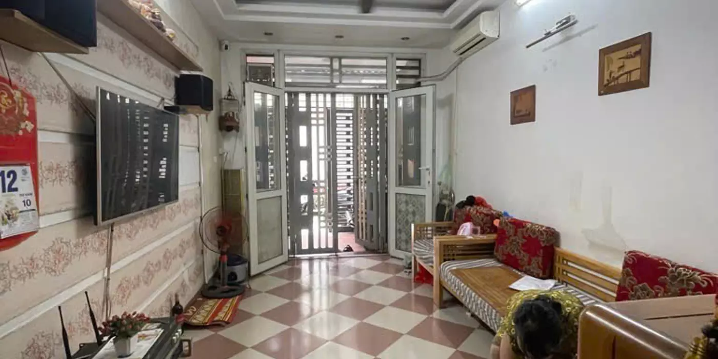NHÀ DÂN XÂY - MẶT NGÕ- Ô TÔ CHẠY QUA- CÁCH HỒNG TIẾN 100M - DT 47m x4 TẦNG 8.x TỶ