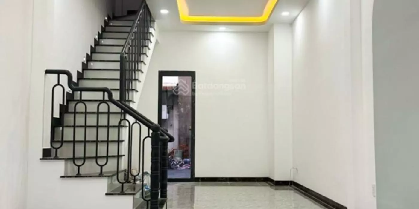 Phạm Văn Đồng - 3PN, 3WC, - Nhà mới xây hiện đại, giá 4tỷ3, gần Giga Mall