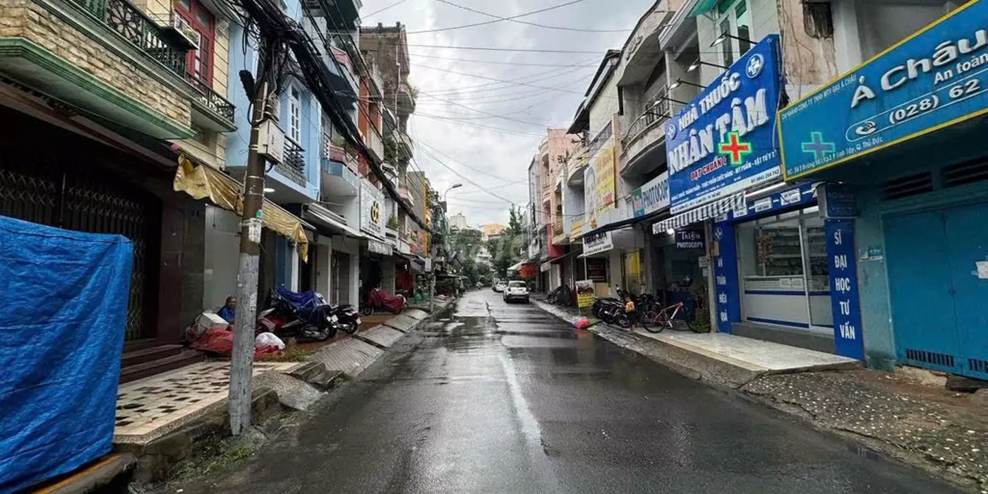 chính chủ cho thuê nhà mặt tiền kinh doang 3 tầng, đường 10m ở Linh tây Thủ đức