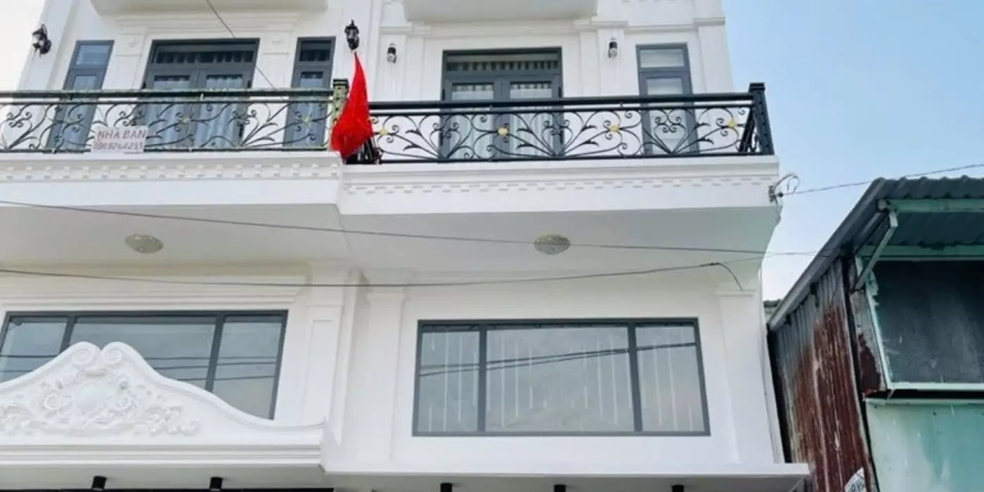 RA NHANH NHÀ VIP PHAN VĂN HỚN Q12 - 5 TẦNG - NHỈNH 8 TỶ TL - Ô TÔ NGỦ TRONG NHÀ-SHR