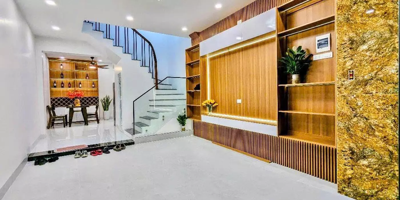 Bán nhà hồ Hoàng Cầu, DT 48m2, 4 tầng 1 tum, gần phố, vài bước chân ra hồ Hoàng Cầu