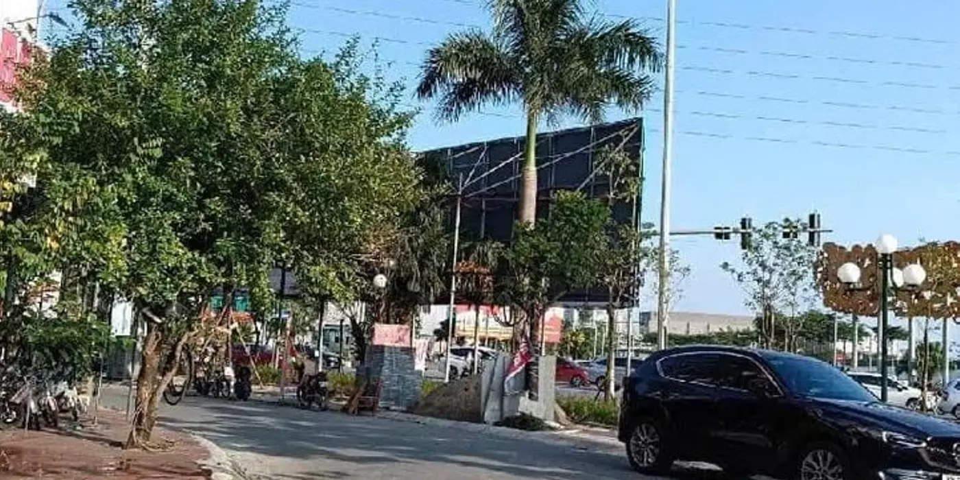 BÁN ĐẤT DỊCH VỤ CỔNG ĐỒNG PHÂN LÔ VỈA HÈ  , OTO  TRÁNH ĐỔ KINH DOANH ĐỈNH 55 , MẶT TIỀN 6M GIÁ 10.5